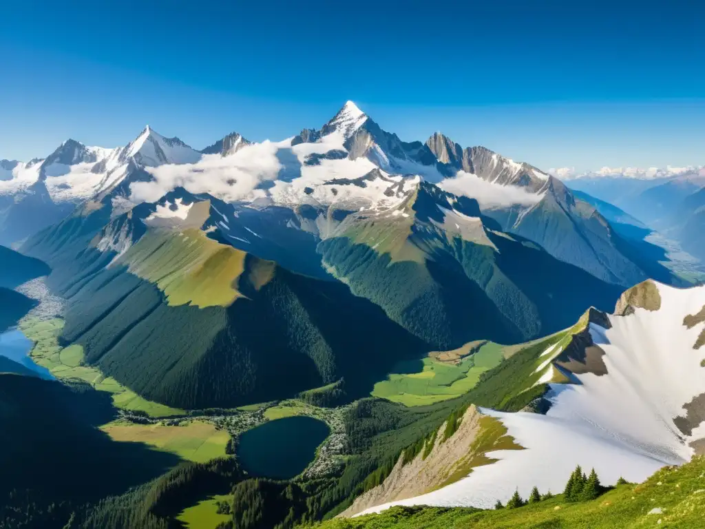 Una impresionante vista panorámica de una cordillera nevada con exuberante vegetación en primer plano y un cielo azul claro