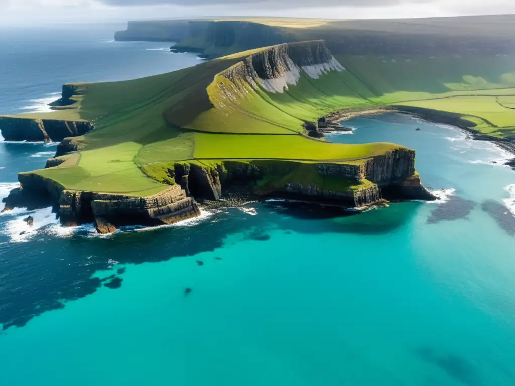 Vista aérea impresionante del Patrimonio Natural Islas Orcadas Escocia, con acantilados, olas y vida silvestre diversa en un paisaje natural dramático